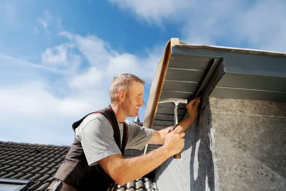Avoid bad roofing contractors with these tips.jpg