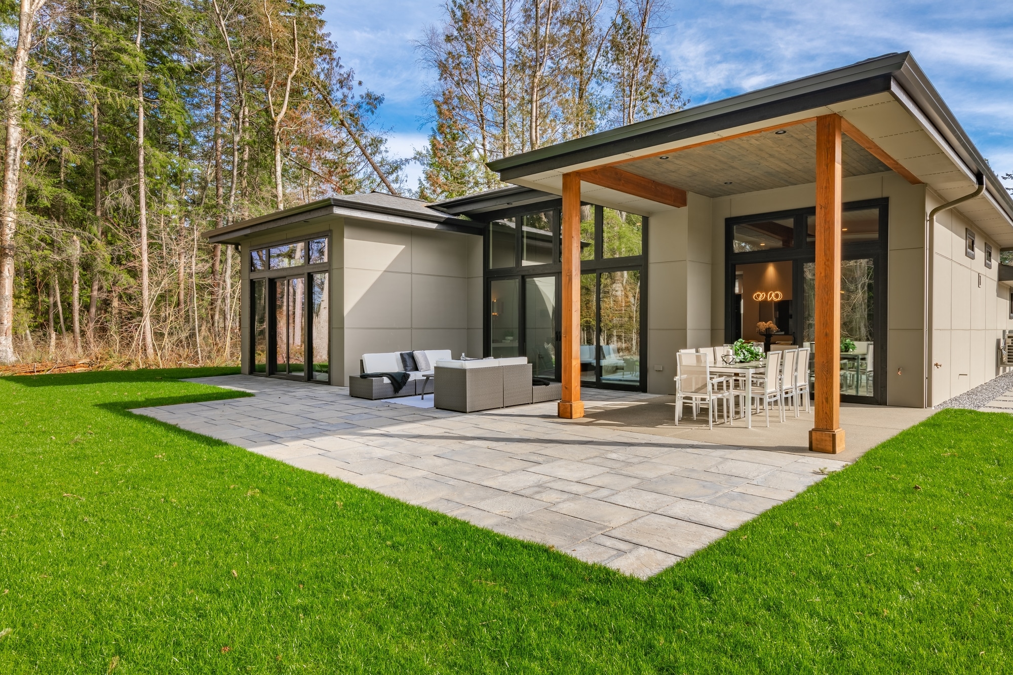 Exterior,image,of,a,contemporary,home,with,flat,roof,and