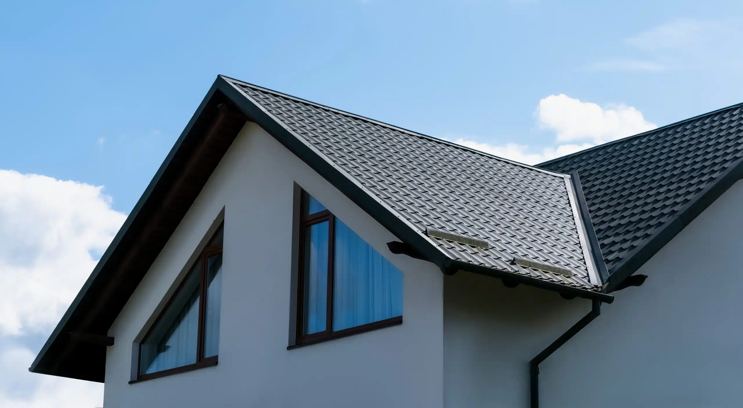 The,roof,of,a,newly,built,private,house,on,a